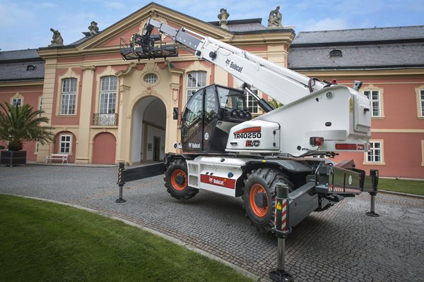 Bobcat Rotary Telescopic Handler TR40250 EVO - Photo Credit Bobcat Int.